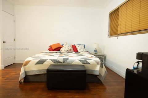 Снять в аренду коммерческую недвижимость в Майами, Флорида 1 спальня, 41.81м2, № 1990096 - фото 2