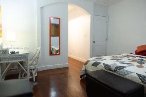 Снять в аренду коммерческую недвижимость в Майами, Флорида 1 спальня, 41.81м2, № 1990096 - фото 3