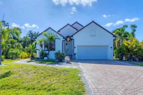 House in Rotonda, Florida 4 bedrooms, 217.86 sq.m. № 1725159 - photo 1