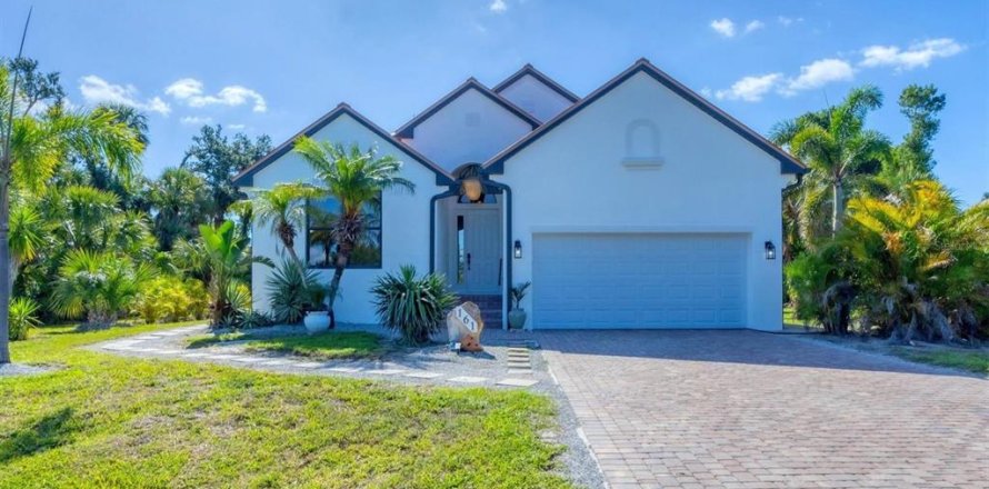 House in Rotonda, Florida 4 bedrooms, 217.86 sq.m. № 1725159