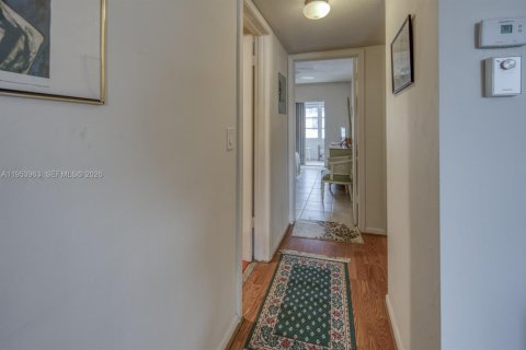 Condo in Lake Worth, Florida, 2 bedrooms  № 2007987 - photo 12