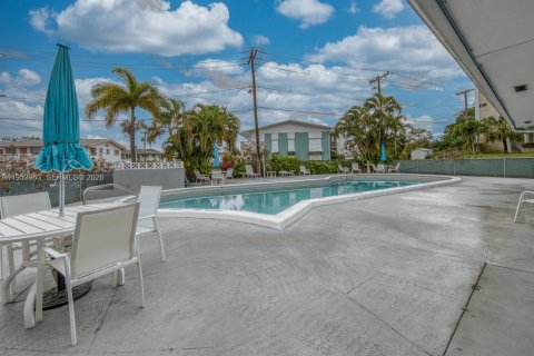 Condo in Lake Worth, Florida, 2 bedrooms  № 2007987 - photo 20