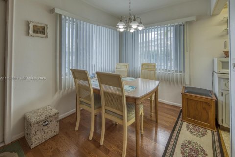 Condo in Lake Worth, Florida, 2 bedrooms  № 2007987 - photo 7