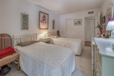 Condo in Lake Worth, Florida, 2 bedrooms  № 2007987 - photo 15