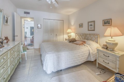 Condo in Lake Worth, Florida, 2 bedrooms  № 2007987 - photo 16