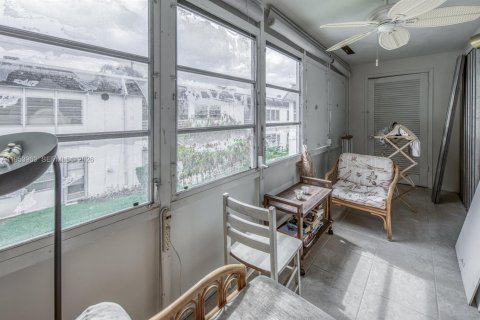 Condo in Lake Worth, Florida, 2 bedrooms  № 2007987 - photo 18