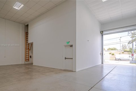 Commercial property in Miami, Florida № 1861940 - photo 20