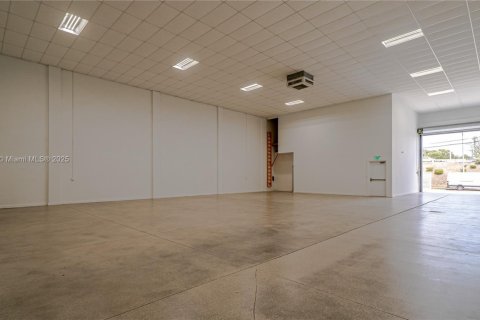 Commercial property in Miami, Florida № 1861940 - photo 16