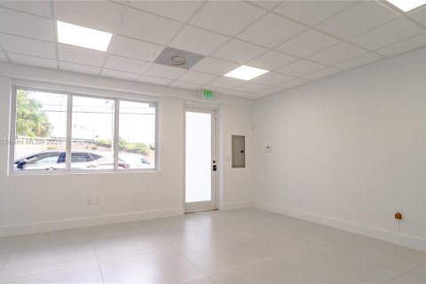 Commercial property in Miami, Florida № 1861940 - photo 7