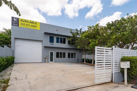 Commercial property in Miami, Florida № 1861940 - photo 3