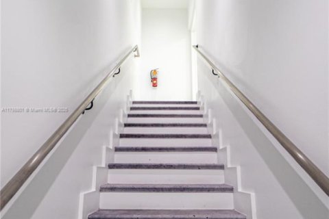 Commercial property in Miami, Florida № 1861940 - photo 25