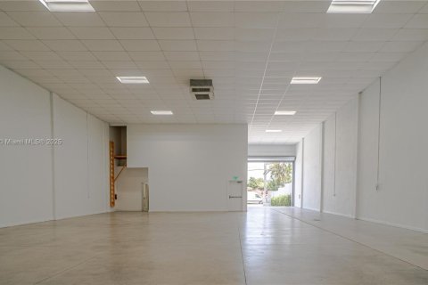 Commercial property in Miami, Florida № 1861940 - photo 17
