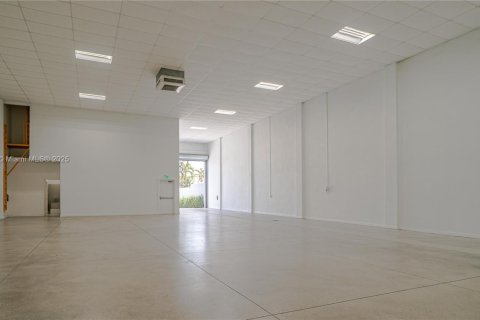 Commercial property in Miami, Florida № 1861940 - photo 19