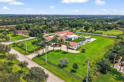 Villa ou maison à vendre à Southwest Ranches, Floride: 8 chambres, 740.06 m2 № 1999101 - photo 8