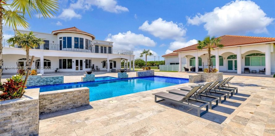 Villa ou maison à Southwest Ranches, Floride 8 chambres, 740.06 m2 № 1999101