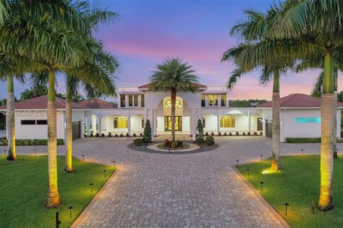 Villa ou maison à vendre à Southwest Ranches, Floride: 8 chambres, 740.06 m2 № 1999101 - photo 2