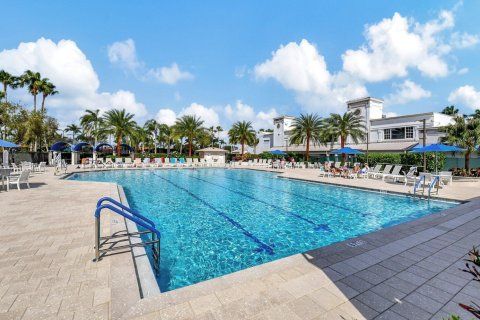 House in Boynton Beach, Florida 2 bedrooms, 127.65 sq.m. № 1146577 - photo 1