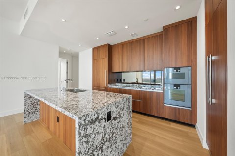 Купить кондоминиум в Майами, Флорида 3 спальни, 180.79м2, № 2145764 - фото 16
