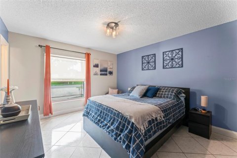 House in Tampa, Florida 4 bedrooms, 182.09 sq.m. № 1826279 - photo 10