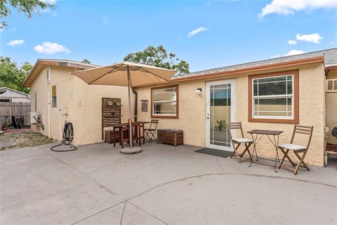 House in Tampa, Florida 4 bedrooms, 182.09 sq.m. № 1826279 - photo 5