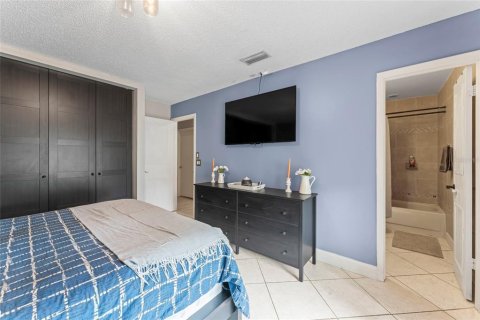 House in Tampa, Florida 4 bedrooms, 182.09 sq.m. № 1826279 - photo 11