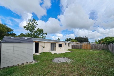 Villa ou maison à louer à New Port Richey, Floride: 2 chambres, 78.78 m2 № 2399541 - photo 16