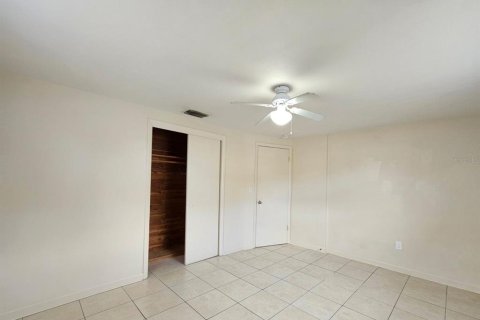 Villa ou maison à louer à New Port Richey, Floride: 2 chambres, 78.78 m2 № 2399541 - photo 8
