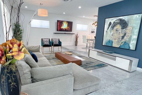 Casa en venta en El Portal, Florida, 4 dormitorios, 185.8 m2 № 1993851 - foto 6