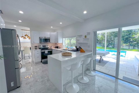 Casa en venta en El Portal, Florida, 4 dormitorios, 185.8 m2 № 1993851 - foto 8