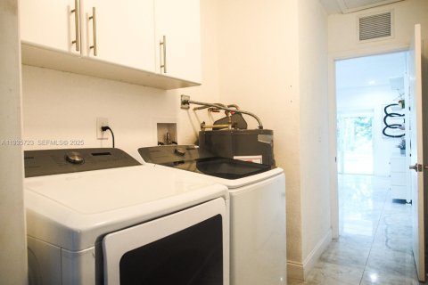 Casa en venta en El Portal, Florida, 4 dormitorios, 185.8 m2 № 1993851 - foto 20