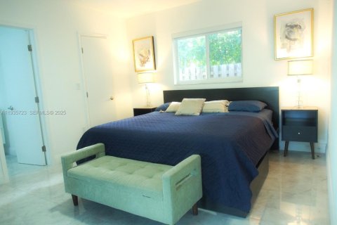 Casa en venta en El Portal, Florida, 4 dormitorios, 185.8 m2 № 1993851 - foto 13