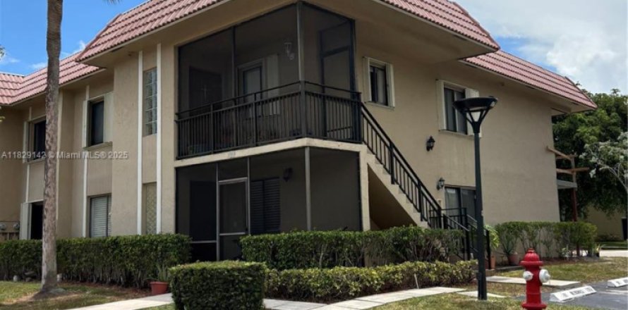 Condominio en Weston, Florida, 2 dormitorios  № 1804488