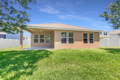 House in Eustis, Florida 4 bedrooms, 193.61 sq.m. № 1736615 - photo 3