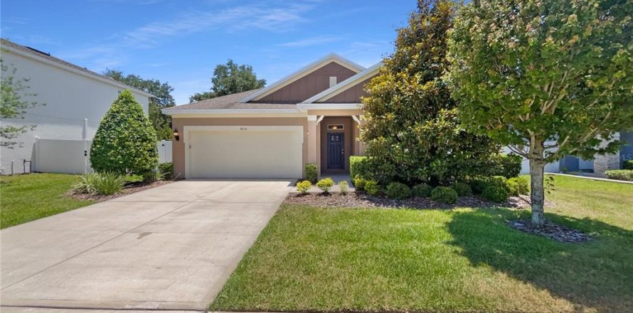 House in Eustis, Florida 4 bedrooms, 193.61 sq.m. № 1736615