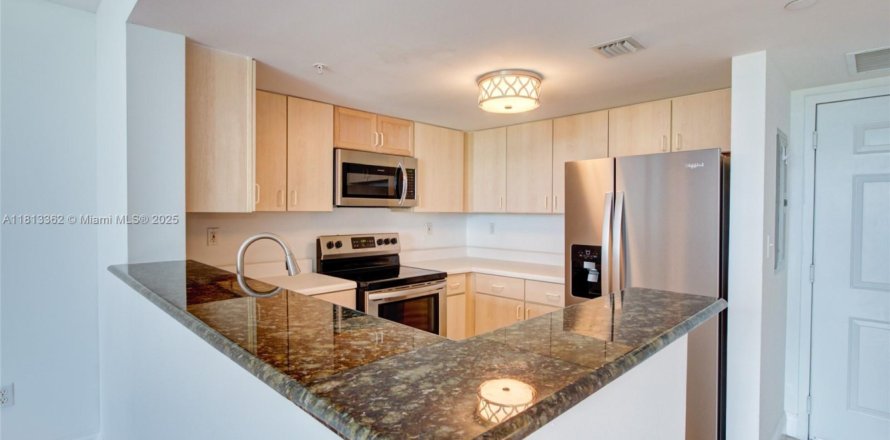 Condominio en Miami, Florida, 1 dormitorio № 1762562