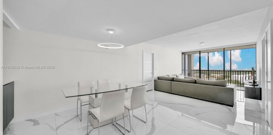 Кондоминиум с 2 спальнями в Авентура, Флорида № 1974411