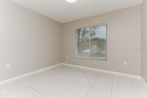 Villa ou maison à louer à Valrico, Floride: 4 chambres, 141.49 m2 № 2419640 - photo 8