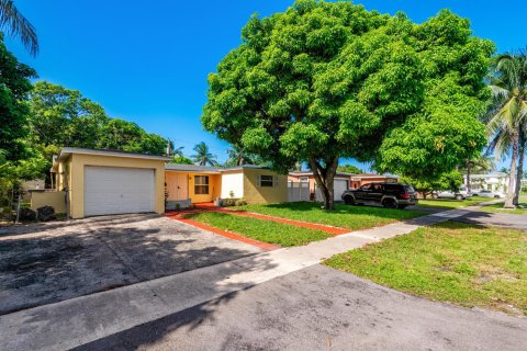 Villa ou maison à Lauderdale Lakes, Floride 3 chambres, 120.96 m2 № 2307486