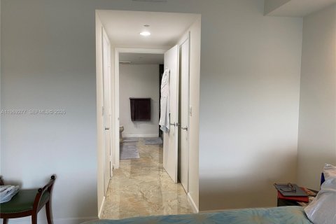 Condo in Miami, Florida, 2 bedrooms  № 2052871 - photo 19