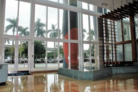 Condo in Miami, Florida, 2 bedrooms  № 2052871 - photo 30