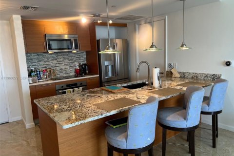 Condo in Miami, Florida, 2 bedrooms  № 2052871 - photo 8