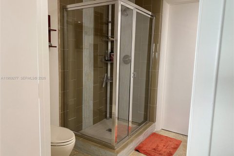 Condo in Miami, Florida, 2 bedrooms  № 2052871 - photo 17