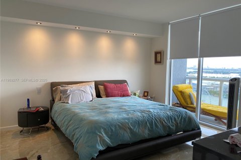 Condo in Miami, Florida, 2 bedrooms  № 2052871 - photo 16