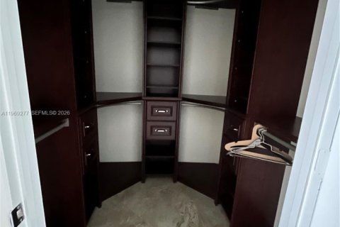 Condo in Miami, Florida, 2 bedrooms  № 2052871 - photo 24