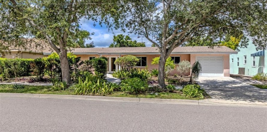 House in Venice, Florida 3 bedrooms, 135.27 sq.m. № 2391401