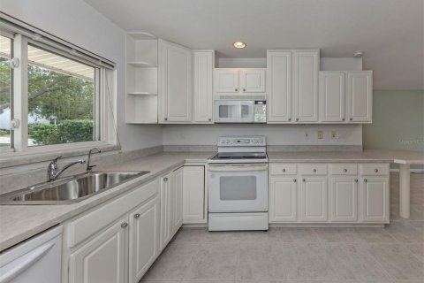 House in Venice, Florida 3 bedrooms, 135.27 sq.m. № 2391401 - photo 16