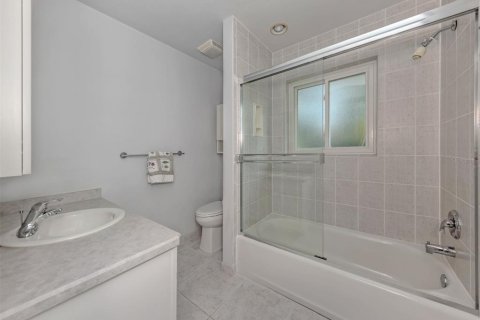 House in Venice, Florida 3 bedrooms, 135.27 sq.m. № 2391401 - photo 24