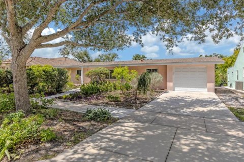 House in Venice, Florida 3 bedrooms, 135.27 sq.m. № 2391401 - photo 3