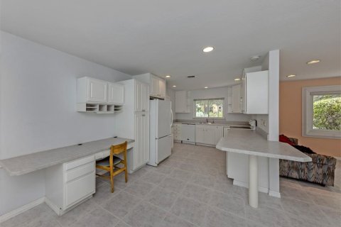 House in Venice, Florida 3 bedrooms, 135.27 sq.m. № 2391401 - photo 13