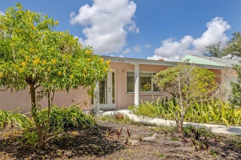 House in Venice, Florida 3 bedrooms, 135.27 sq.m. № 2391401 - photo 4